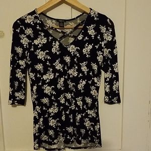 Flower design 3/4 sleeve top